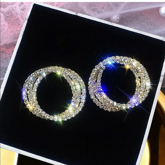Jewelry - Shiny classic classy sparkle earrings